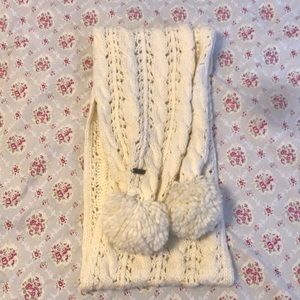 Abercrombie & Fitch ivory knit scarf